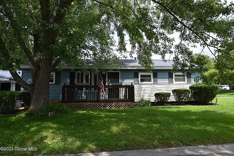 4th image of 3297 Wells Avenue