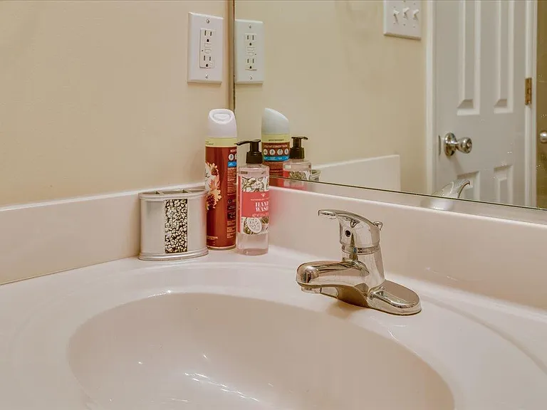 540 Edgecliff Ln — Photo 23