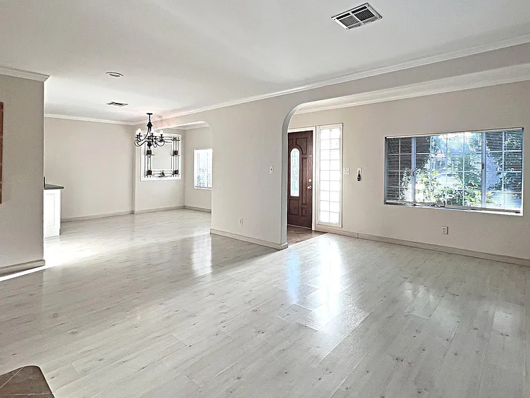 5627 Adele Ave — Photo 8