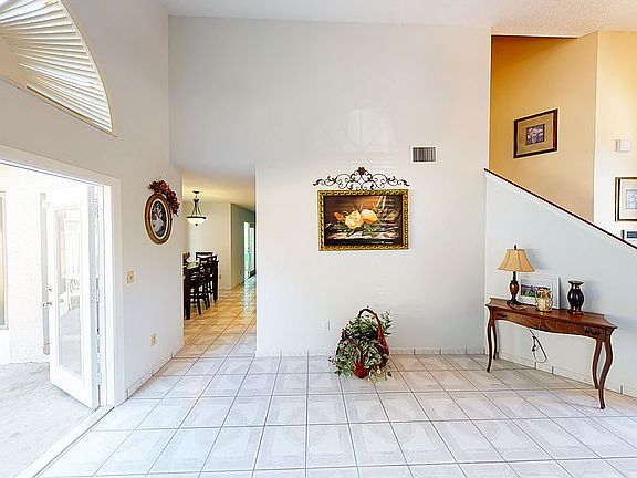 5th image of 10806 Satinwood Cir