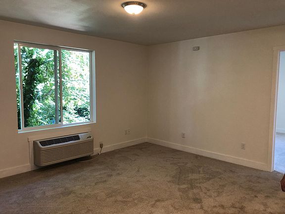4th image of 1114 W 21st St #1