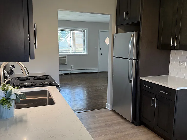Park Lane Apartments — Photo 19