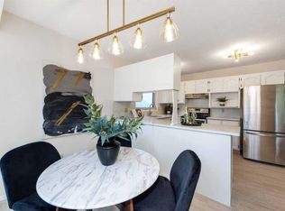 47 SE Hawkstone Dr NW, Calgary, AB T3G 2X3
