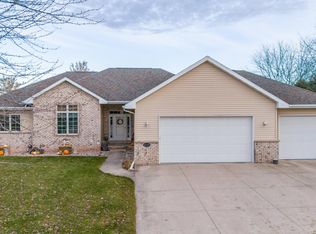 637 Roland St, Combined Locks, WI 54113