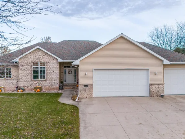 637 Roland St, Combined Locks, WI 54113