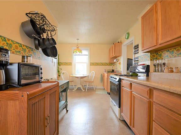3rd image of 1049 Lehr Dr