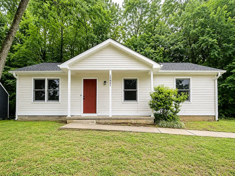 13921 Wyandotte Dr SW — Photo 1