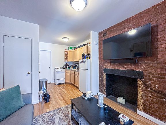 5th image of 337 E 6th St APT 11