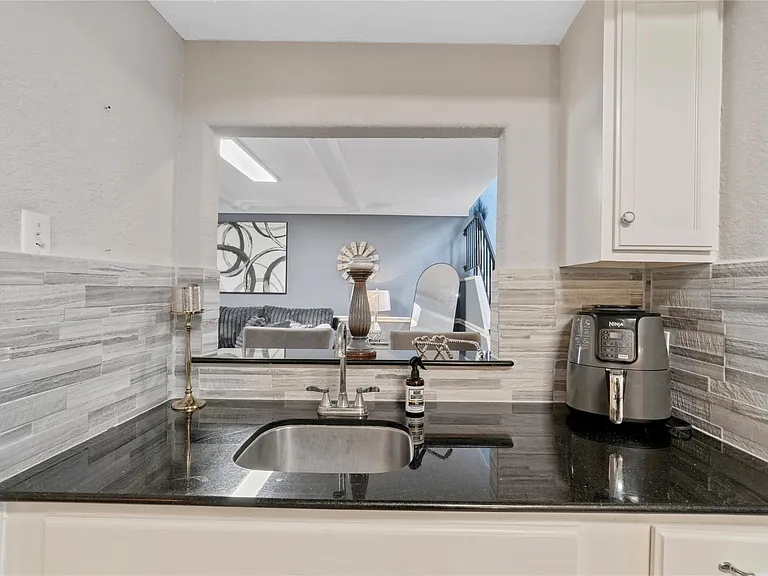 2938 Camelot Ln — Photo 12