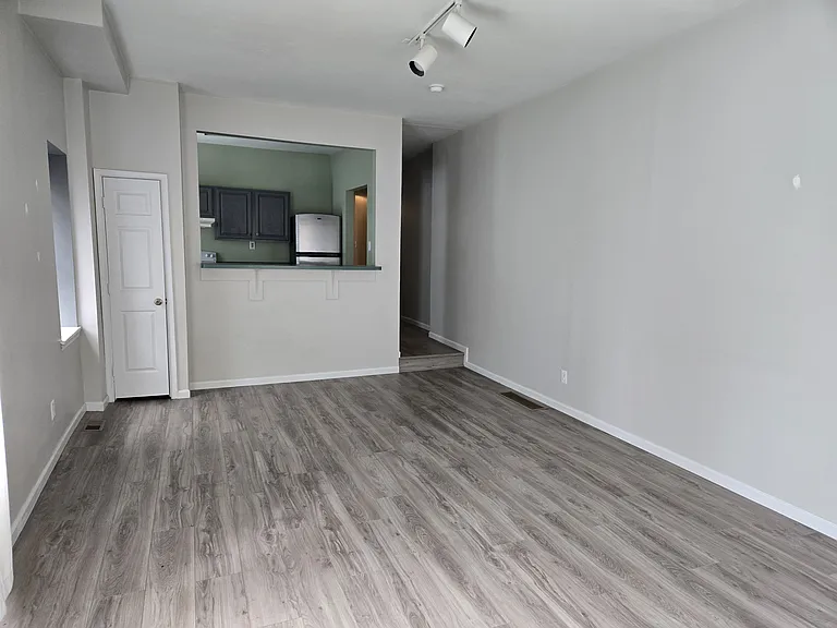 253 E 6th Ave #1 — Photo 2