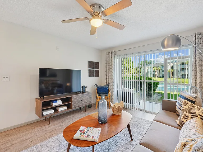 Alvista Sterling Palms — Photo 7