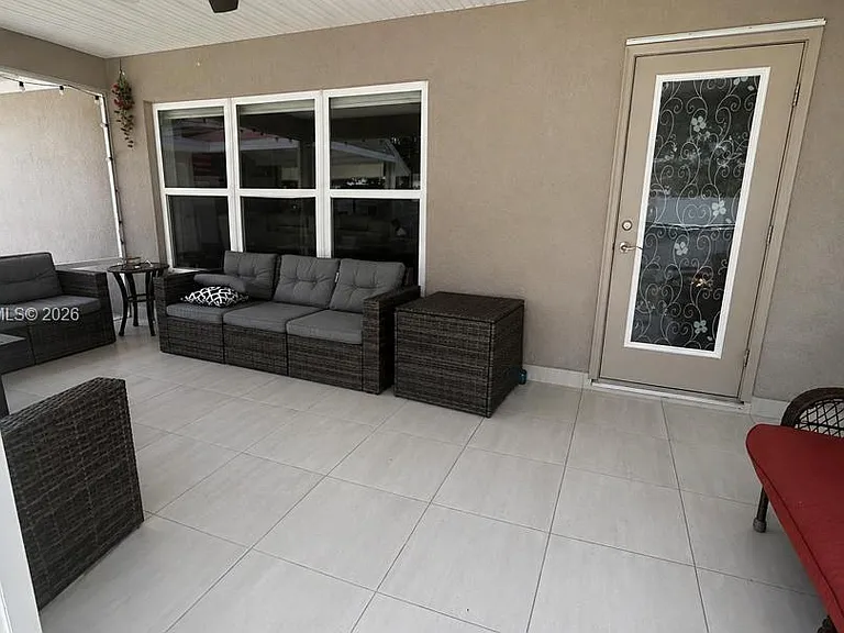 180 SW Voltair Ter — Photo 6