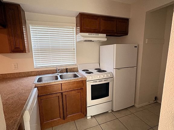 5th image of 659 Avenue A SW APT D