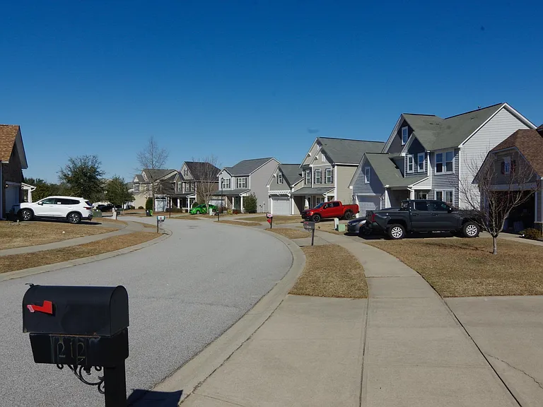 212 Glossy Green Ln — Photo 3