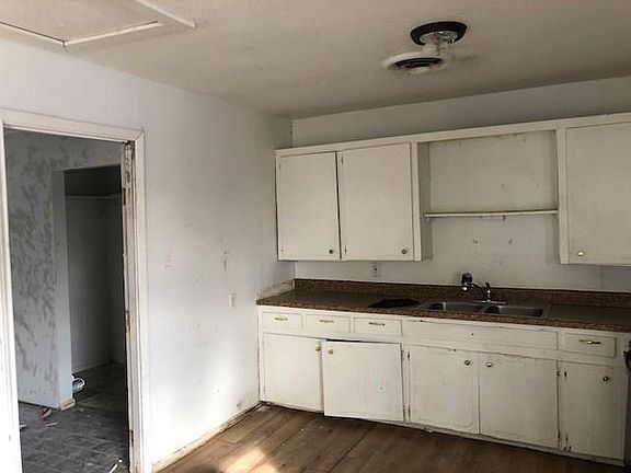 3rd image of 503 S College Dr APT B