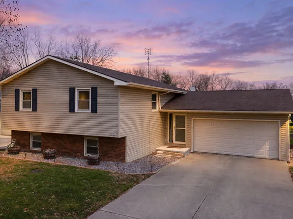 1305 Nicki Dr, Bloomington, IL 61704