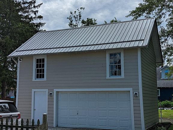 3rd image of 125 E Walnut St