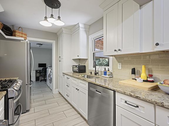5th image of 3244 Spring Dr