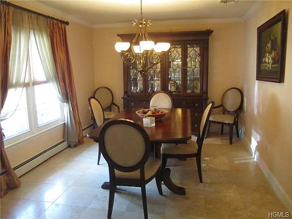 4th image of 26 Shaw Ln