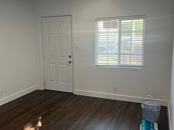 4th image of 4519 Long Beach Ave