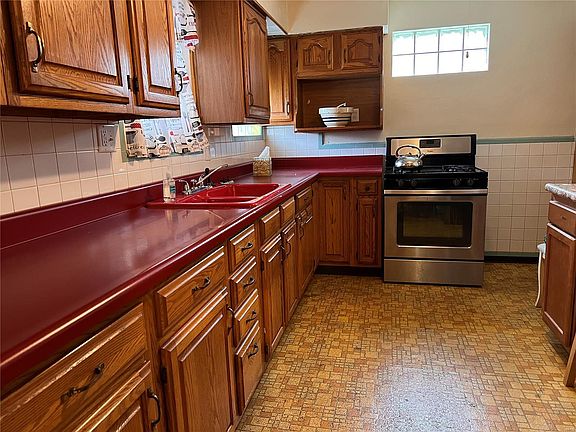 4th image of 9237 Cottonwood Dr