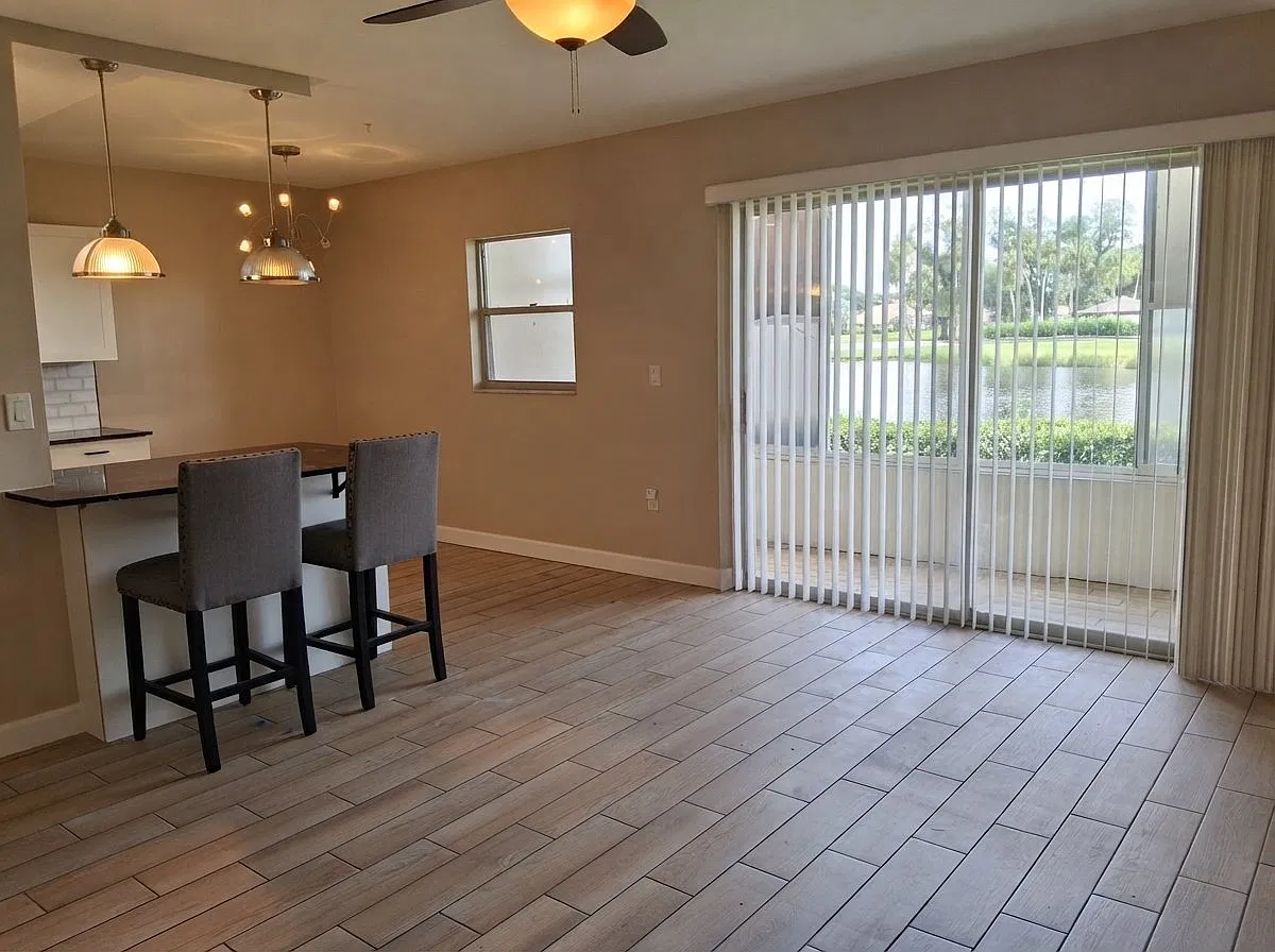 Annual unfurnished 1 bedroom, 1.5 bathroom ground floor condo in Palm-Air Country Cluba — Photo 4