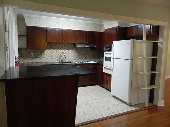 3rd image of 82 Willow Dr