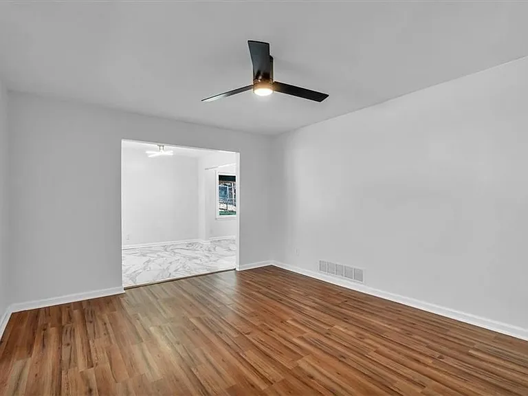 2142 Cloverdale Dr — Photo 36