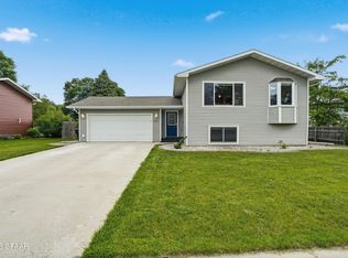 4222 Walnut St, Grand Forks, ND 58201