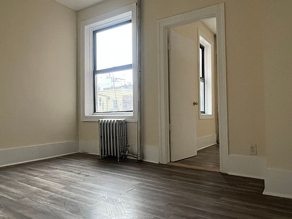 4th image of 37-27 Crescent St #34