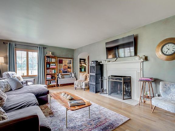 5th image of 171 E Park St