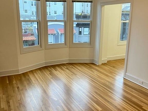 4th image of 1900 Washington St #402
