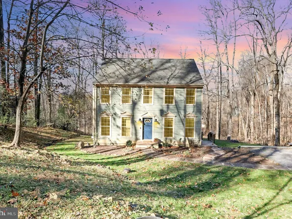 807 Northern Spy Dr, Linden, VA 22642