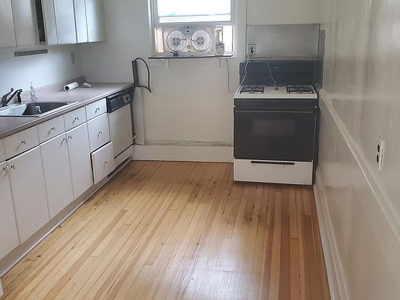 4th image of 31 N Eckar St #209