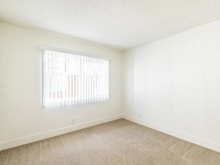 Parkwood Apartments — Photo 35