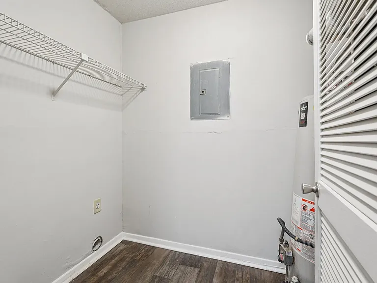 Polo Club Apartments — Photo 18