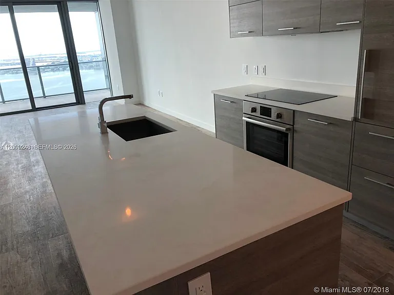 650 NE 32nd St #4005 — Photo 8
