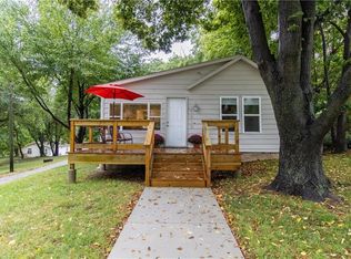 1213 N 8th St, Atchison, KS 66002