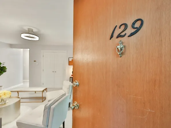 51 Will Dr Unit 129, Canton, MA 02021