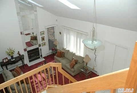 4th image of 1 Woodbridge Ct