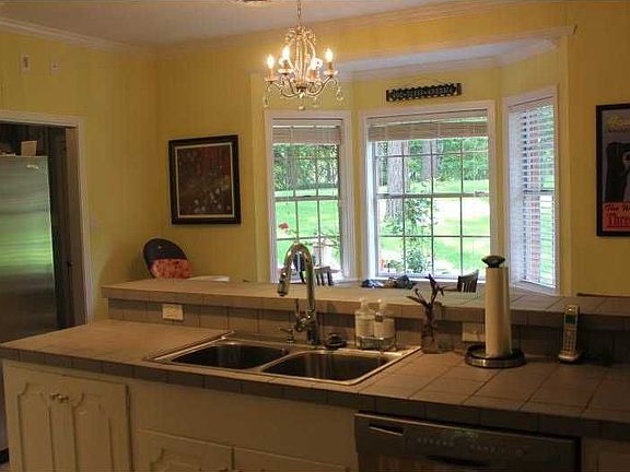 3rd image of 337 Janie Ln