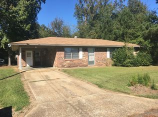 126 Parkview Dr, Derma, MS 38839