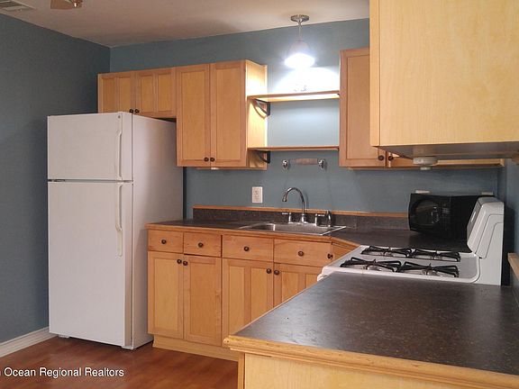 3rd image of 88 Monmouth Ave