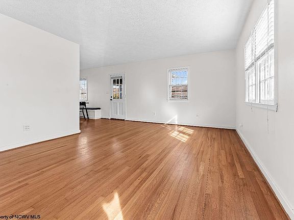 3rd image of 521 Junior Ave