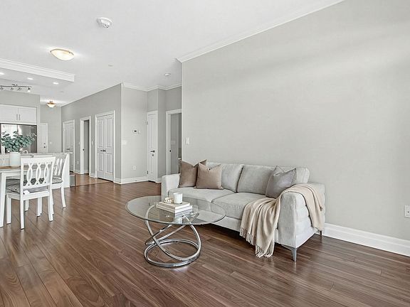 3rd image of 260 Villagewalk Blvd