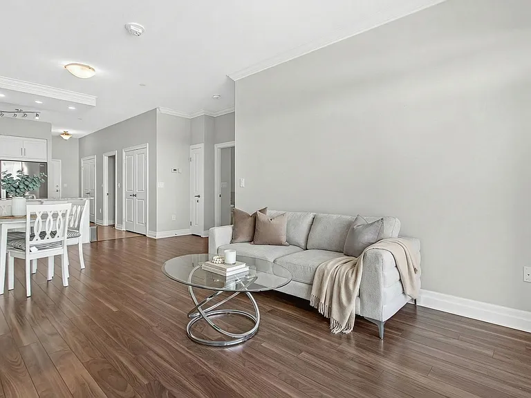 260 Villagewalk Blvd — Photo 2