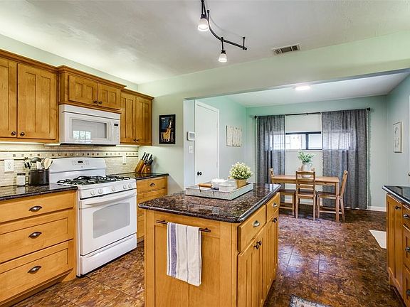 3rd image of 728 James Dr