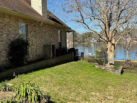 3rd image of 1140 E Lakeshore Dr