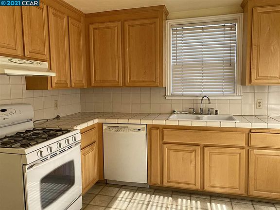 5th image of 118 Campbell Ave