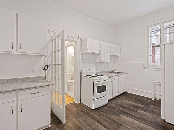 2nd image of 260 1/2 Dalhousie St #856129